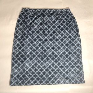 Ann Taylor 100% Silk Modest Mini Skirt Blue and White Patterned Women’s 8